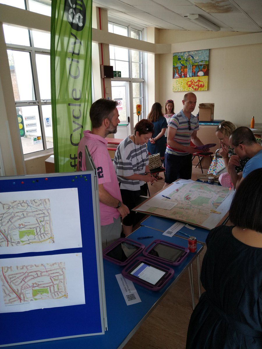 Chris_en_bici's tweet photo. At Ysgol y Wern with @CdffCycleCity and @cardiffcouncil  talking to parents and children about how to make the school run healthier and greener. https://t.co/5AcdNaIrqF