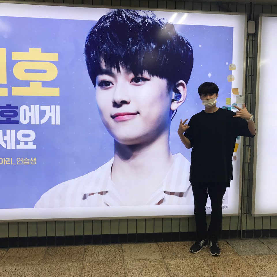 [#유선호] 옛날 얘기하다가 여기까지 왔네요 흐흐 프듀할때 홍대입구역에 있던 메모지예요 항상 감사한 마음 잊지 않고 있을게요 감사해요❤️