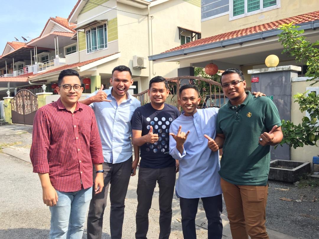 ZahariMarwan's tweet photo. Mood Raya Lagi Guys @ZahariMarwan #marwanzahari #marwanzahariagency #etiqa #takaful #berhad #ahli #kumpulan #maybank https://t.co/SVNzUs7VVy