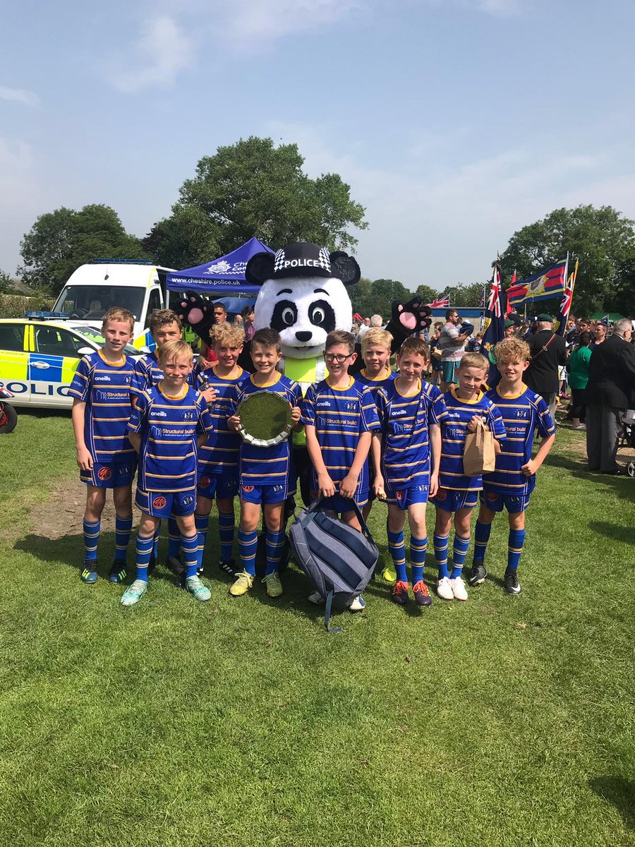 GtSankeySthPol's tweet photo. PC panda and the Warrington west beat team are at the armed forces day at Crosfields :) Come down and have a fantastic day watching rugby and lots of stalls to explore! #pcpanda #beatteam #cheshirepolice https://t.co/aFOBTaHd52
