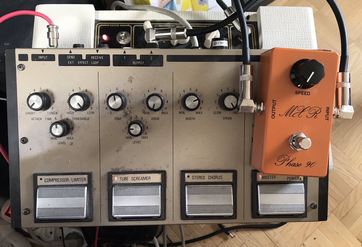 TamminenArto's tweet photo. Tämän aamupäivän set up. Toimii!👍
This mornings set up. Works!👍
#phase90 #mxr74vintagephase90 #ibanezue300 #ibanez #vintage #tubescreamer #compressorlimiter #stereochorus #vintagestompbox #voxac4tv #fender #stratocaster #1975 #nofilter https://t.co/zbp9d1ao7o