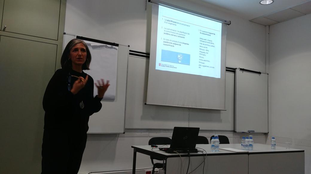 jmontabes's tweet photo. Presentació de la "Guia per a la introducció de la perspectiva de gènere a la comunicació de les Administracions públiques", projecte aplicatiu de @CristinaBaulies #Cloenda #Postgrau #PIGGP @icdones @eapccat @nuriabalada @nurietaramon @rosannariu @Rosacodina https://t.co/4ki47KGEvY