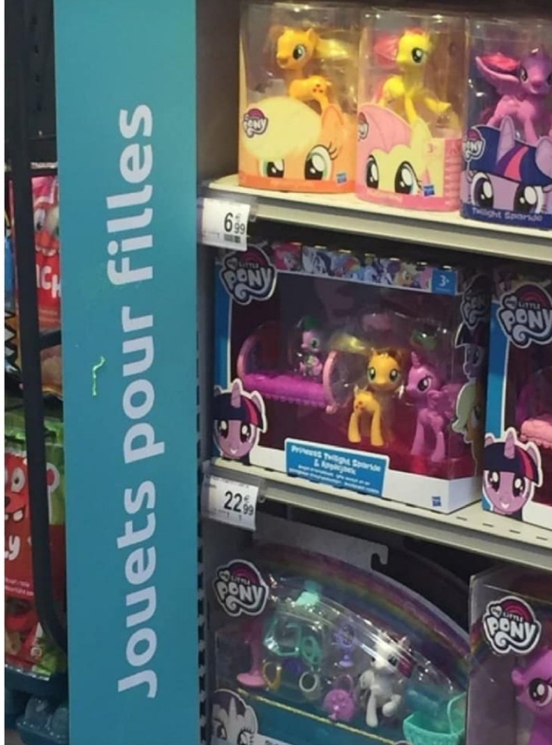 RatierMarion's tweet photo. Vraiment @CarrefourGroup @Carrefour_bnews ? Je n'ai même pas les mots. Donc pendant qu'on est sur une révolution féministe, vous vous en êtes encore à "les garçons jouent aux voitures et les filles avec les poneys"? Pour de vrai?
#sexisme #sexism https://t.co/WRJcGyhP7J
