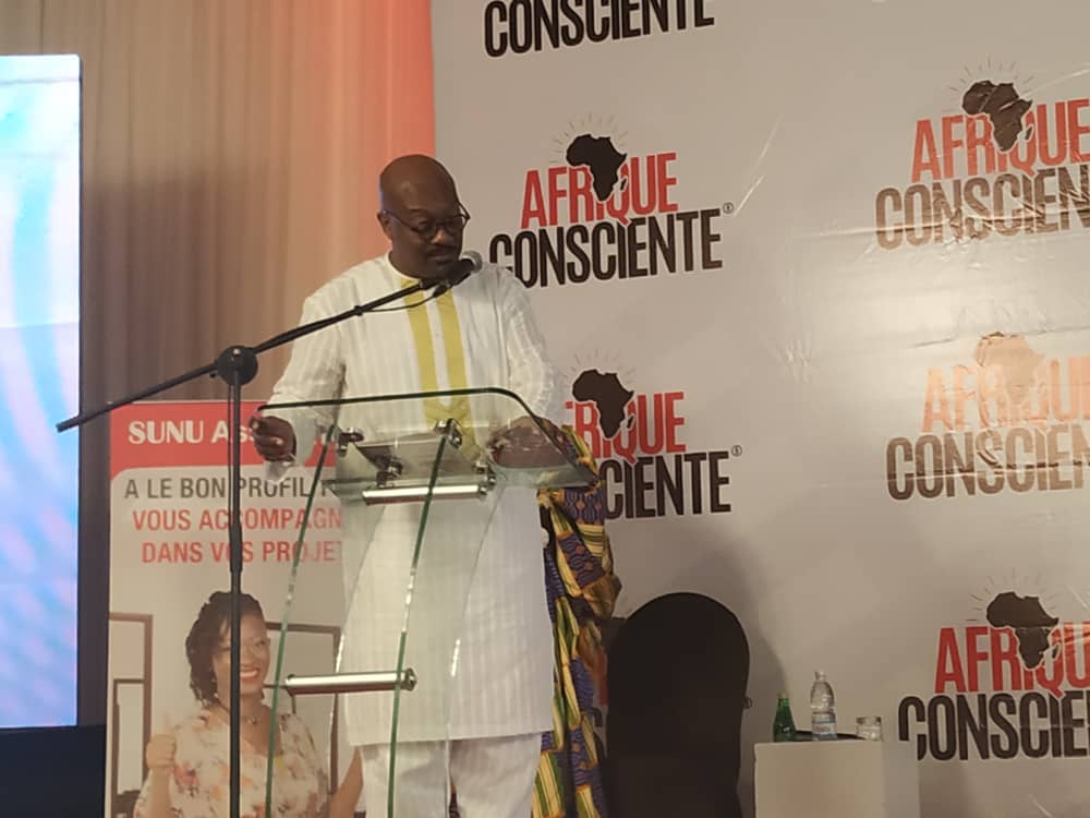 AfriqConsciente's tweet photo. Entretien de M. Yacouba Sawadogo l'homme qui a arrêté le désert, Prix Nobel de la Paix alternatif par Giles Atayi avec Patricia Zoundi comme interprète, #AfriqueConsciente  #VivreNosValeurs #Abidjan2019 https://t.co/xWrO74xIqq