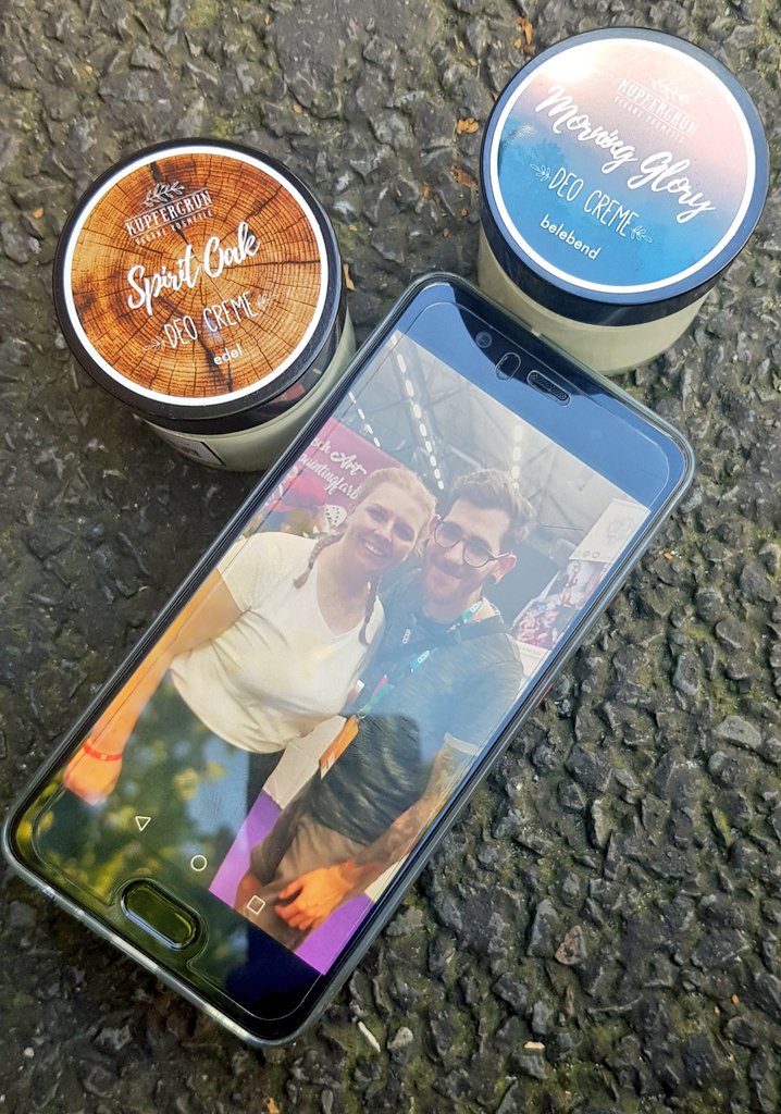 Pitzelpatzel94's tweet photo. @natascha_doe und ich haben den Holzmann und die Nordsee gekauft.😁 @philippsteuer du weißt bescheid 😉 @KupferFuchs gute Besserung!

#kupfergrün #VeganeKosmetik #riechtgeil #CCXP #CCXP2019 #schluppschlupp https://t.co/zZVBg8UTDP
