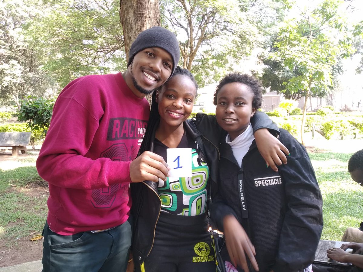 Treasureswithp's tweet photo. They came through for the #NotesAndBills treasure hunt. Look at how ready they were https://t.co/EnakuRUPj6