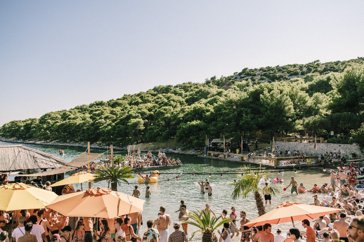 With our eyes peeled on our Amsterdam edition, every now and then images like these pop into our minds. #DekmantelSelectors19 is two months away! 🌞