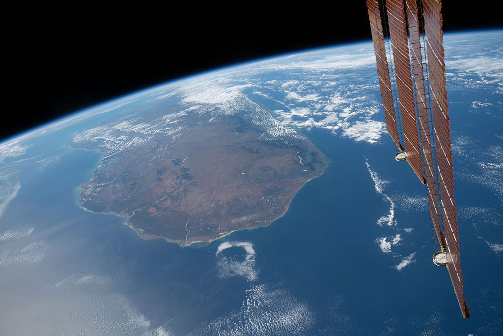 csa_asc's tweet image. It’s #TropicsDay! 🌴

Tropical environments face many important issues. #DYK that tropical dry forests are considered as one of the most endangered ecosystems? Learn more: ow.ly/nRfh50uPtOI. #ExploringEarth
 
📷: CSA/NASA