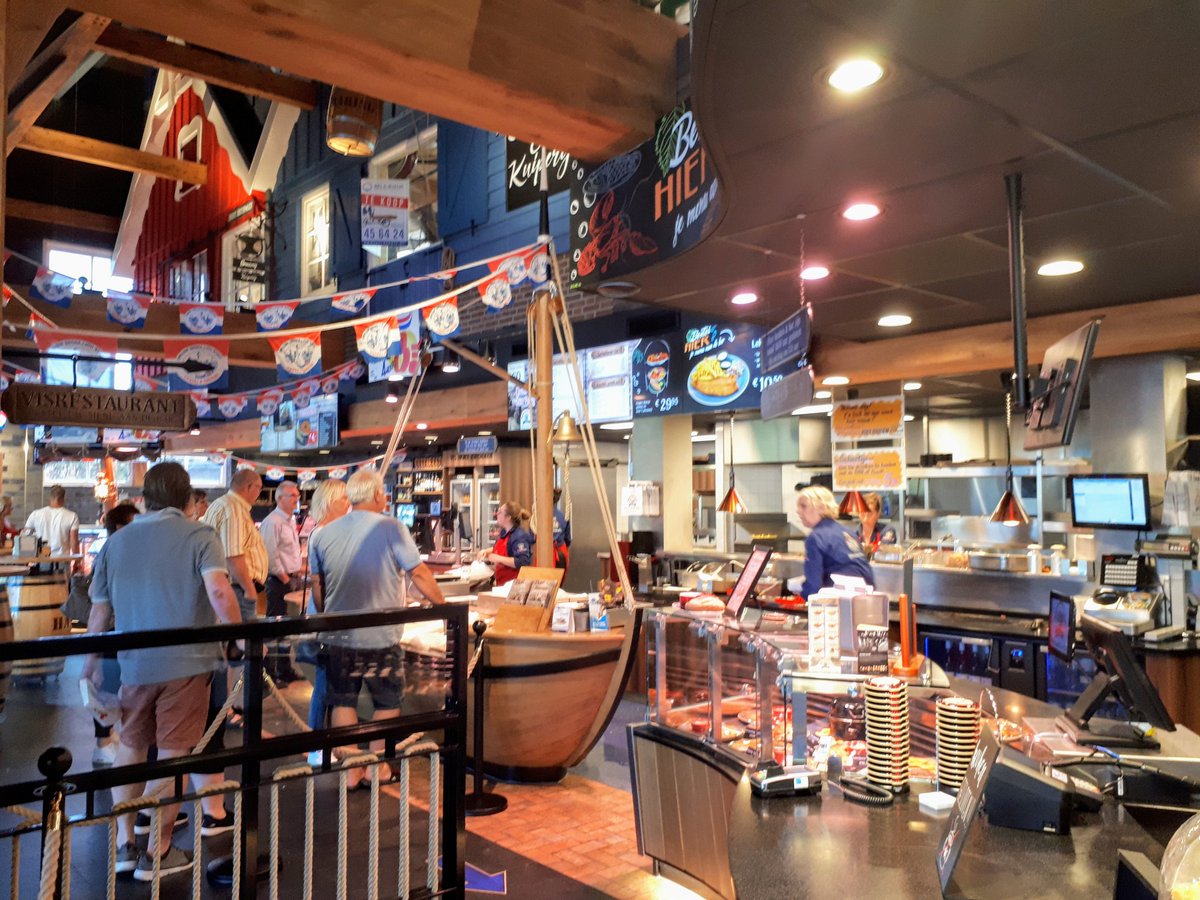 Vis, vis en nog meer heerlijke vis in het nieuwe visrestaurant en museum Dries van den Berg in Harderwijk. 
Prima kwaliteit en service (eigenaar kwam hoogstpersoonlijk de biertje zonder schuim omwisselen)
O ja, en mooie dakpannen op het pand, WB Koramic OH Sinus vieille rood.