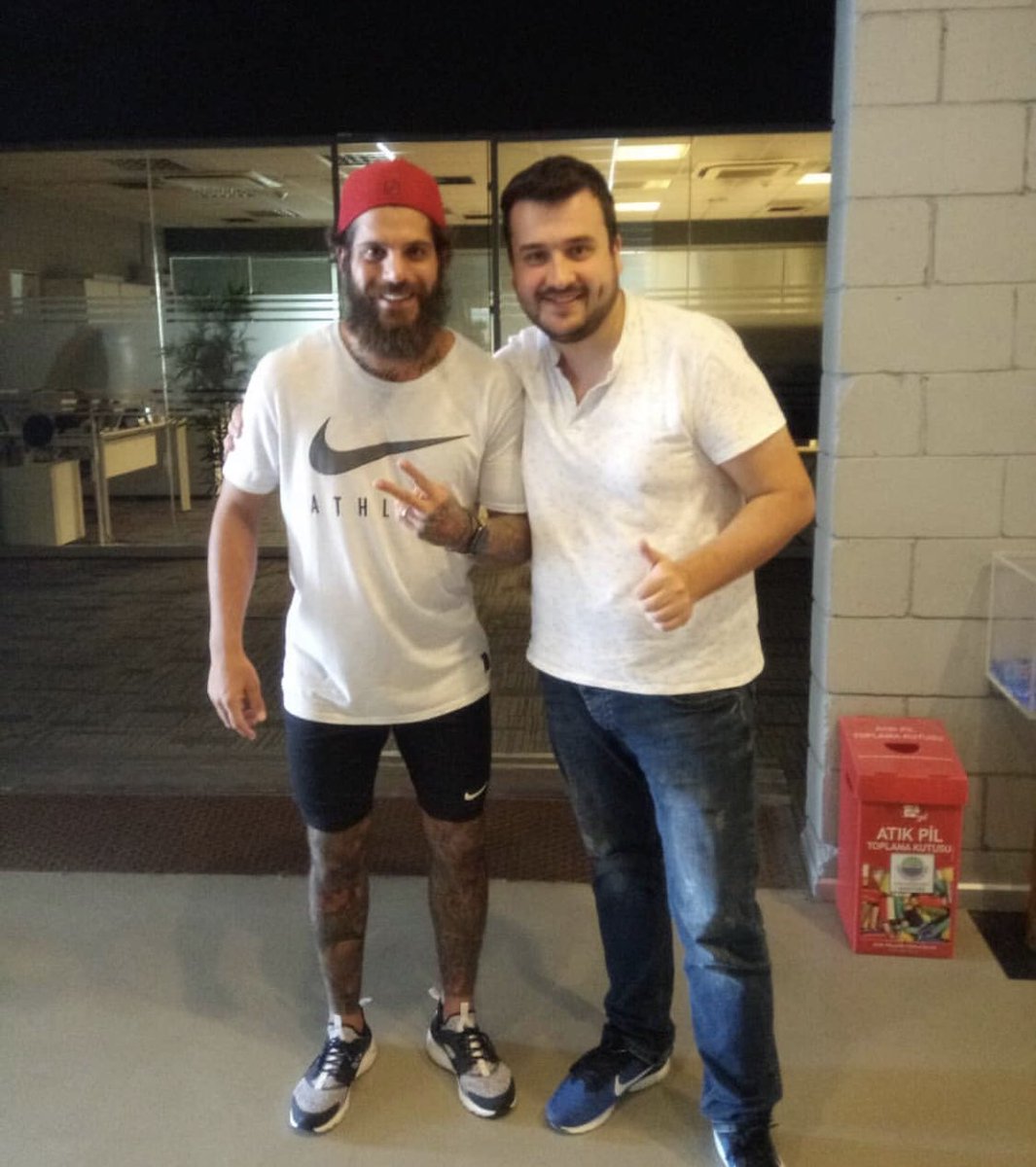 BoraEdinResmiFP's tweet photo. Bora Edin birazdan Survivor Panorama'da! Herkes ekran başına 🤗 @boraedinn 

#Survivor2019 #SurvivorPanorama https://t.co/hENkeZQ7w0