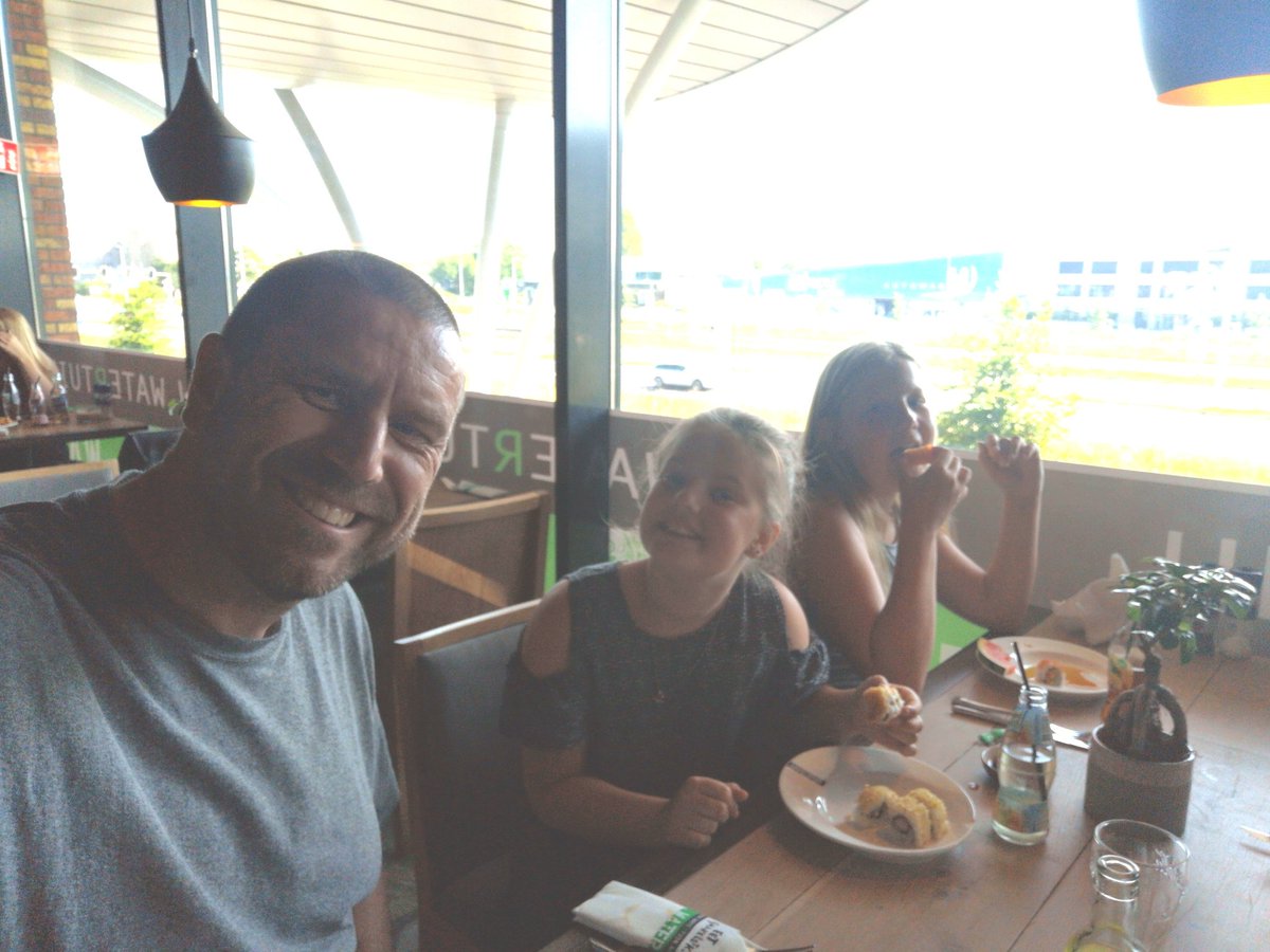 Gisteren verjaardag gevierd met Oma en vier kids😀