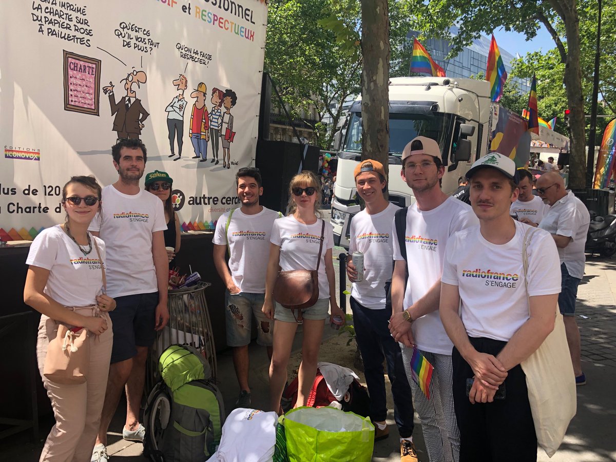 La team <a href="/radiofrance/">Radio France</a> vous attend à la #MarcheDesFiertes2019. Rdv au 23 bd Montparnasse pour le départ du char des entreprises signataires de la charte de ⁦@AutreCercle⁩ prévu vers 15h! 🏳️‍🌈
