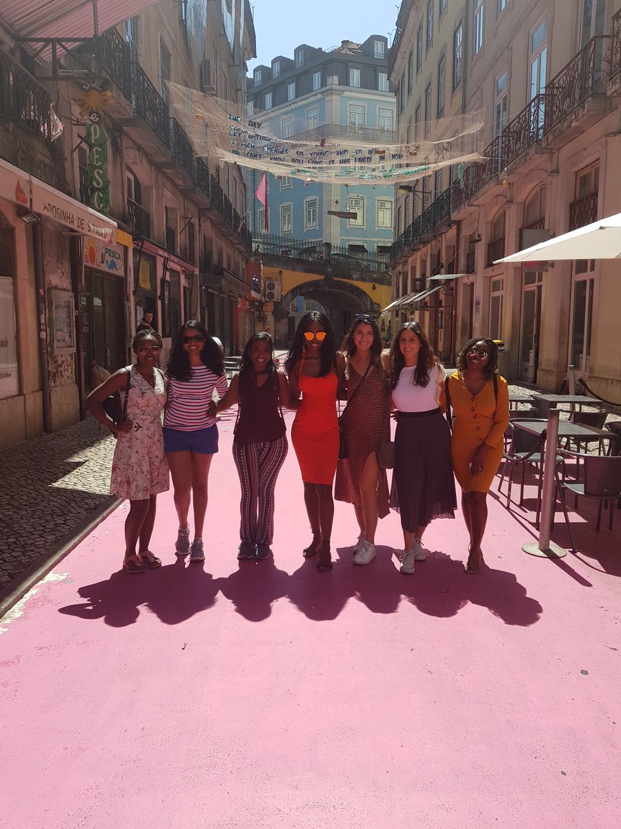 Pink street society #GirlsTrip #PinkStreet #Lisbon