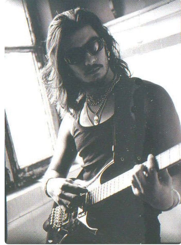 Bugün, zamansız bir şekilde kaybettiğimiz Barış Akarsu'nun 40. doğum günü. iyi ki doğdun 🖤