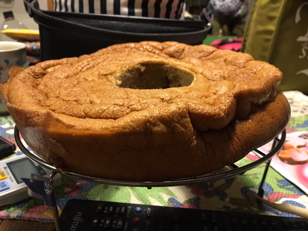 シフォンケーキを焼ける人になりたくて なれなくて震える女のクロニクル シフォンケーキじゃないじゃん 車麩じゃん さっきまでケーキだったものが辺り一面にころがる Togetter