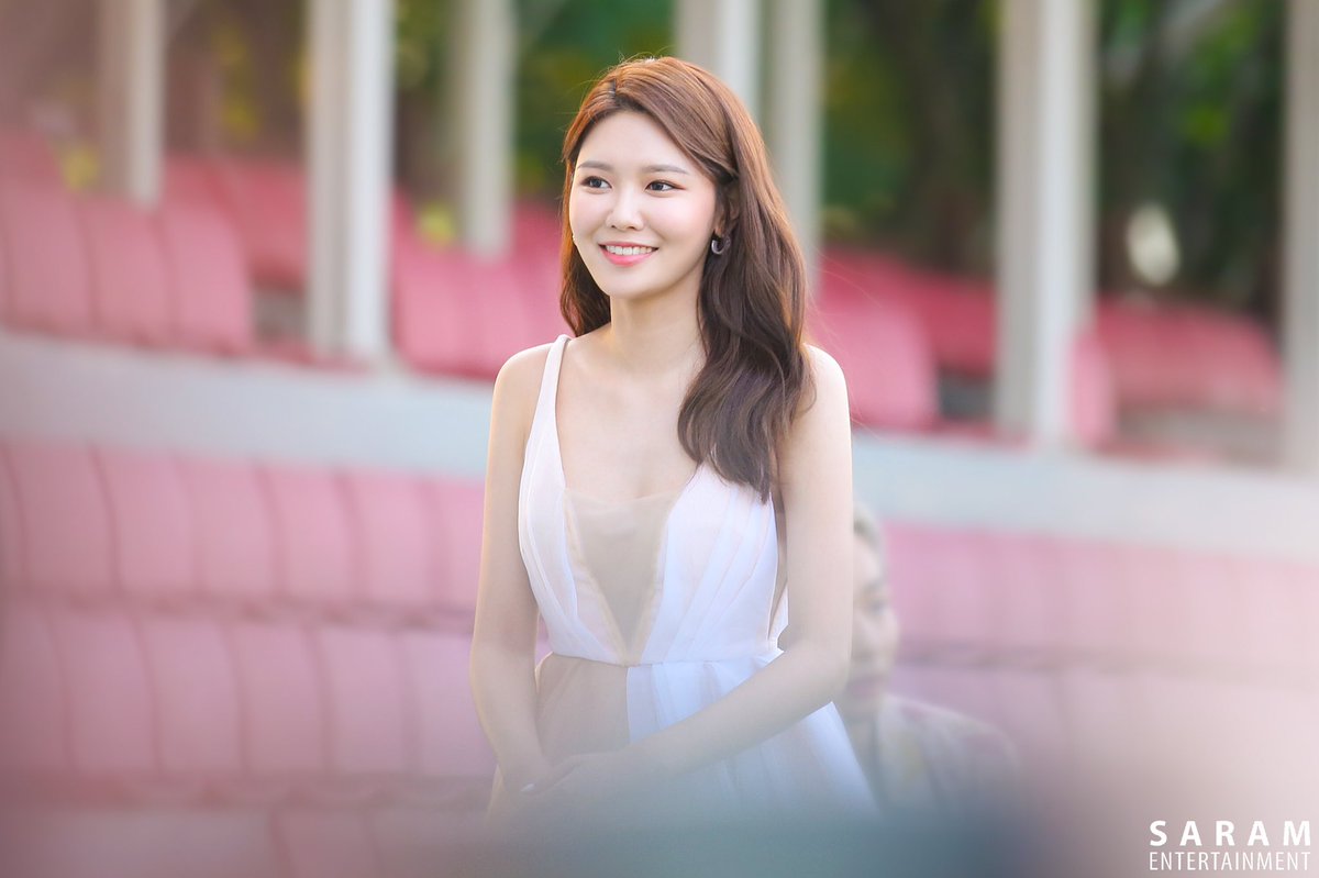 sooyoungpic's tweet photo. sorry for being inactive but hello https://t.co/V6OWnK36af