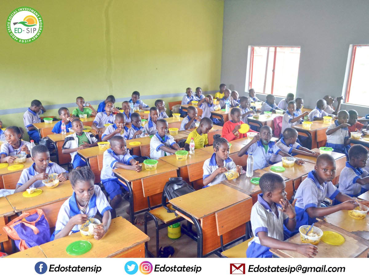 EdoStateSIP's tweet photo. Some photos from the Monitoring and Evaluation team on a routine visit to inspect the meals being served to the pupils of Obaseki Memorial Primary School, Orhionmwon LGA. Edo state during Lunch.
#nsip
#nsio
#edsip
#nhgsfp
#edhgsfp
#mealplan
#onebalancemealdaily
#nutritiousmeal https://t.co/2tv2UFyYki