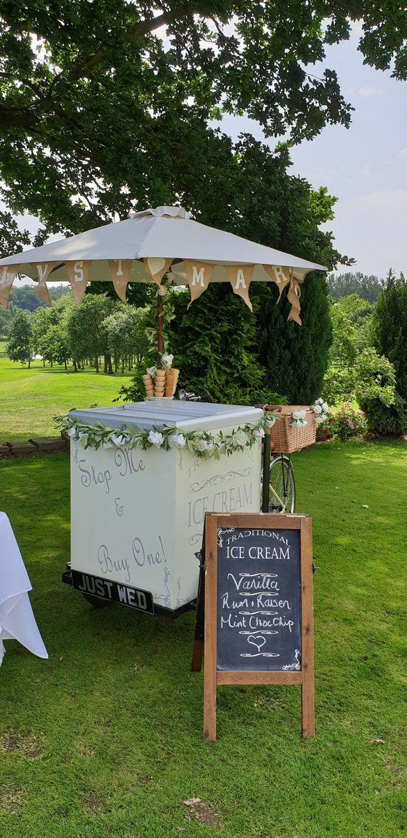Such a beautiful day for a beautiful wedding @hatfieldhall. Congratulations to Emma &amp; Chris, on your special day. The venue and weather could not have been more perfect you.

#weddinghour #BrideGroom #sunshine #mmmicecream4u