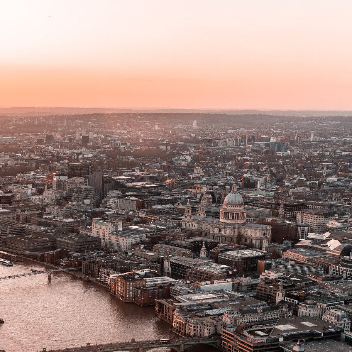 SimonNordh's tweet image. When exploring London, you will come across lots of excitement by chance, so try to take everything in rather than just rushing around to all of the major tourist haunts. #visitlondon #exploringlondon #londoncalling #toplondonphoto #timeoutlondon