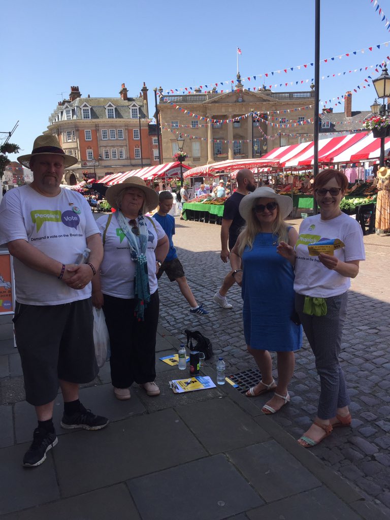 Met this lovely lot from @NottPeoplesVote <a href="/Notts4Europe/">Notts For Europe #FBPE #NHS #righttoprotest</a> in Newark Market Place today. Come down and say hi!