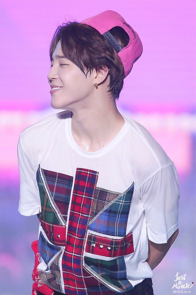 omarsjimin's tweet photo. jimin doesn’t age https://t.co/BOKTa5X2Jk