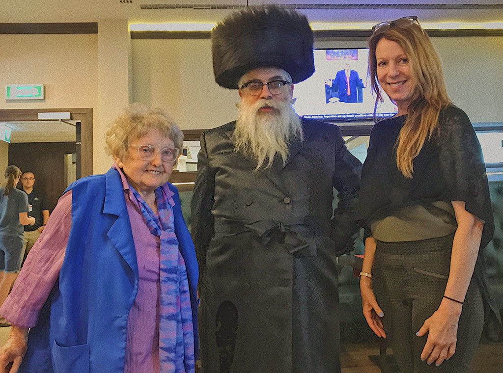 Today I met @Ukrainerabbi Bleich. It was nice talking to you. Thank you for your kind and inspirational words and good work. P.S. We still love your hat! @candlesmuseum @TheStoryOfEva