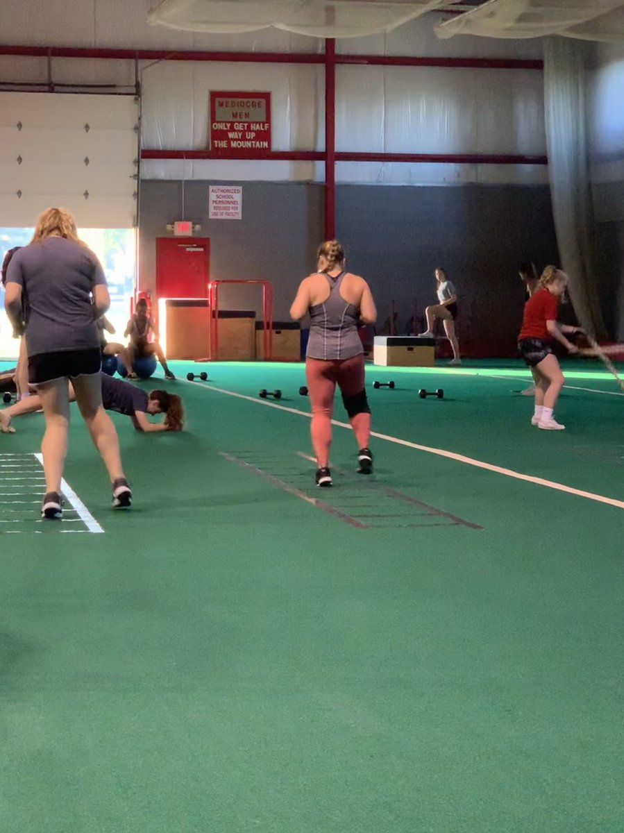bhsredmencheer's tweet photo. @BHSRedmen Friday morning workouts 🏋️‍♀️ https://t.co/KC66Y5zc0i