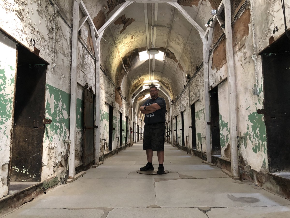 BigDaddyKreativ's tweet photo. No trip to a penitentiary is complete without an epic picture. #EasternStatePen #BDKPhilly @visitphilly @easternstate https://t.co/grAQnXfuCY