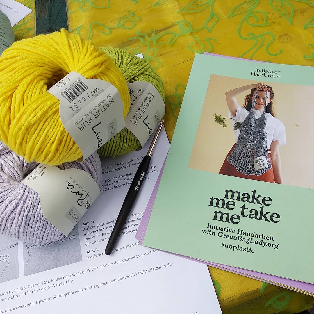 KreativKueken's tweet photo. Am 8. Juni war #worldwideknitinpublicday und ich war in München dabei! Wir haben sogar Wolle von Lana Grossa geschenkt bekommen, aus der wir im Rahmen der #makemetakeme -Aktion Taschen häkeln konnten. Es war ein toller Tag mit tollen Leuten! https://t.co/TlfNNbenH7