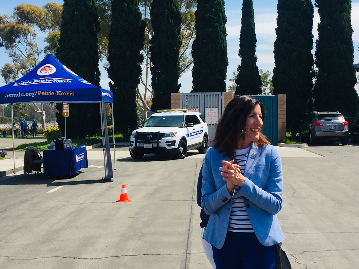 AsmCottie's tweet photo. Thank you to all the parents &amp; children who came out to our #CarSeatSafety Check-Up! Special Thanks to @CHP_HQ @IrvinePolice @FarrahNK &amp; @melissajoifox 
for helping host this important event to ensure the #safety of our children! #BuckleUpForLife #AD74 https://t.co/lERhnKsaOc