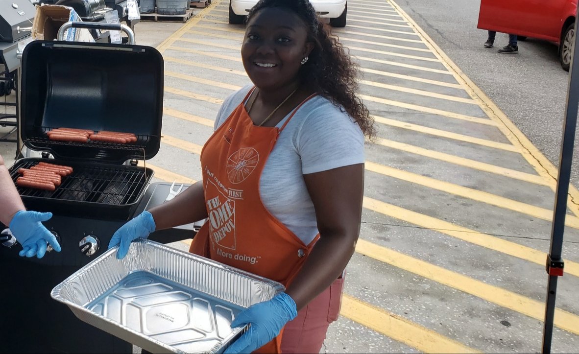 BillGreen279's tweet photo. Customer appreciation and taking care of our associates today at 279!! @EfrenExports @HD6872 @stevenml86 https://t.co/v90s9Zc4Z4