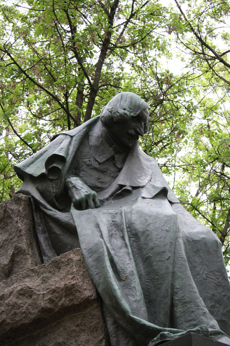 Картинки памятников гоголя