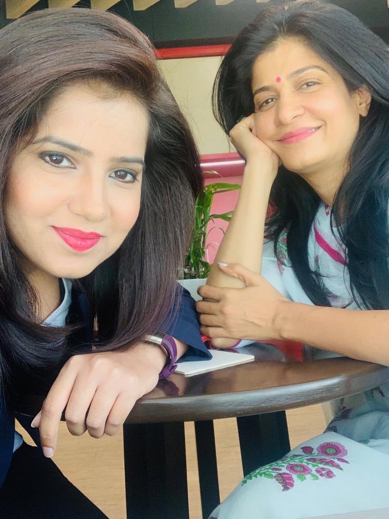 priyankaspeaks3's tweet photo. The incomparable AOK is a beacon of positive energy🌟a true exemplar of a veteran mindset✌️No beauty shines brighter than that of a good heart and she has a heart of gold❤️Yes,for me she is really special in all the ways.
#HonestJournalist #Mentor #selflessLove @anjanaomkashyap https://t.co/51CiTHY78G