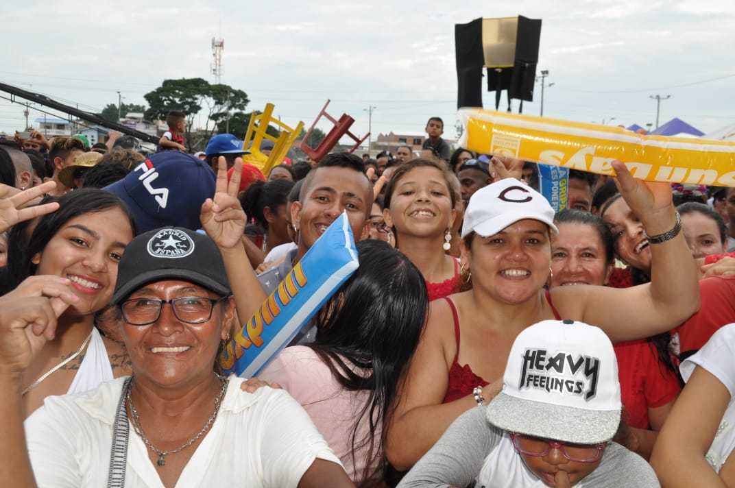VipMedios's tweet photo. Así la pasaron los Palmiranos con el show de las estrellas gracias a la Alcaldía de Palmira.
#JorgeBaronEnPalmira #LosPeriodistasDePalmiraDicen. #Palmira #VIPMedios https://t.co/dT9uPIdPtR
