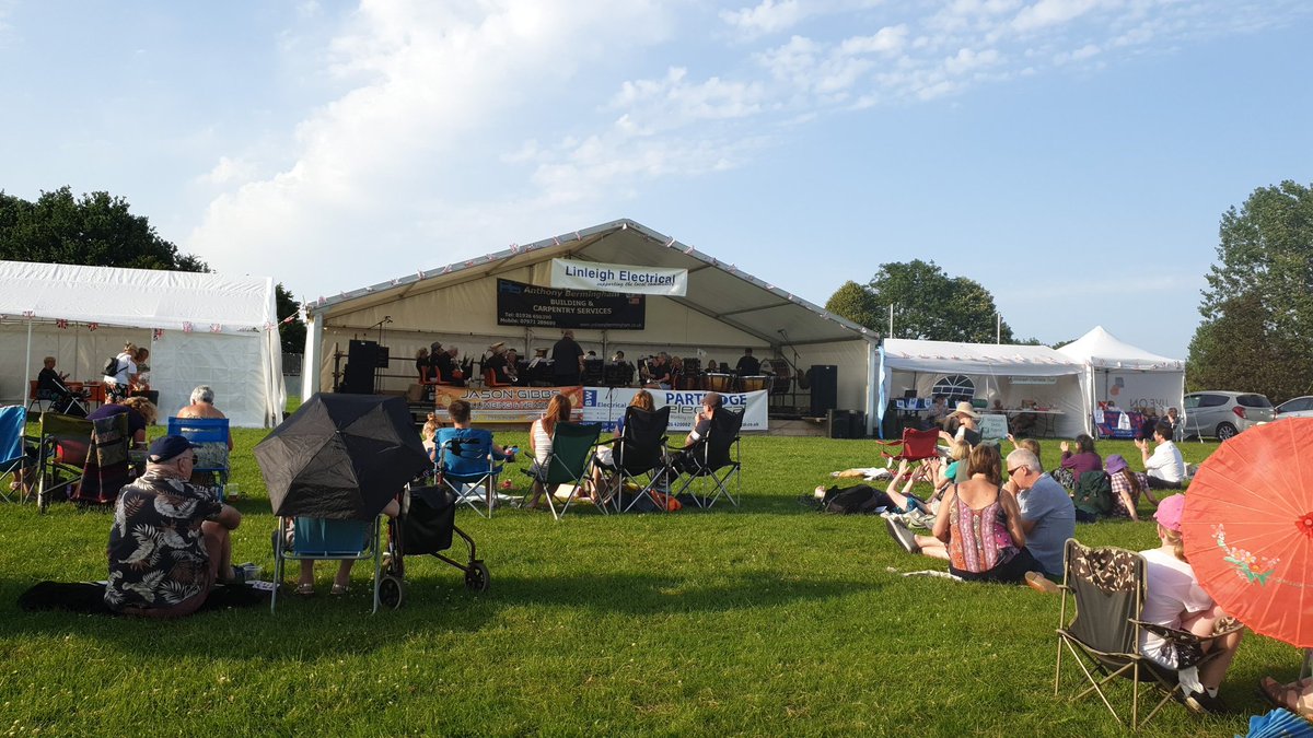 MayorOfWhitnash's tweet photo. Enjoying Whitnash Proms in the Park. Great turn out! https://t.co/gX6emtjxP2
