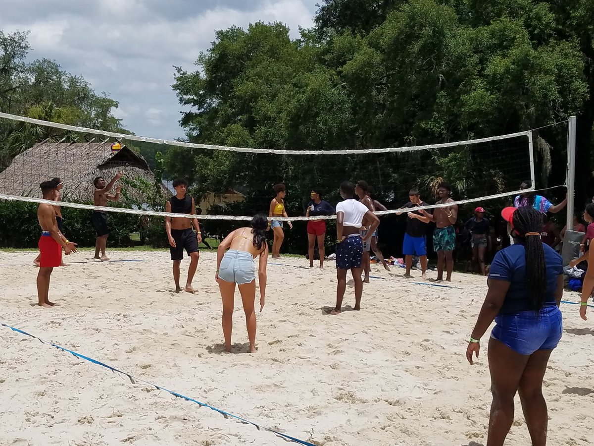 CARE_FSU's tweet photo. Great way to end the first week of classes with @FSUCampusRec at the FSU Rez! #CAREDayattheRez #StudyThenRelax #RezDays #FirstGenFoward https://t.co/QRdwLRPNoL