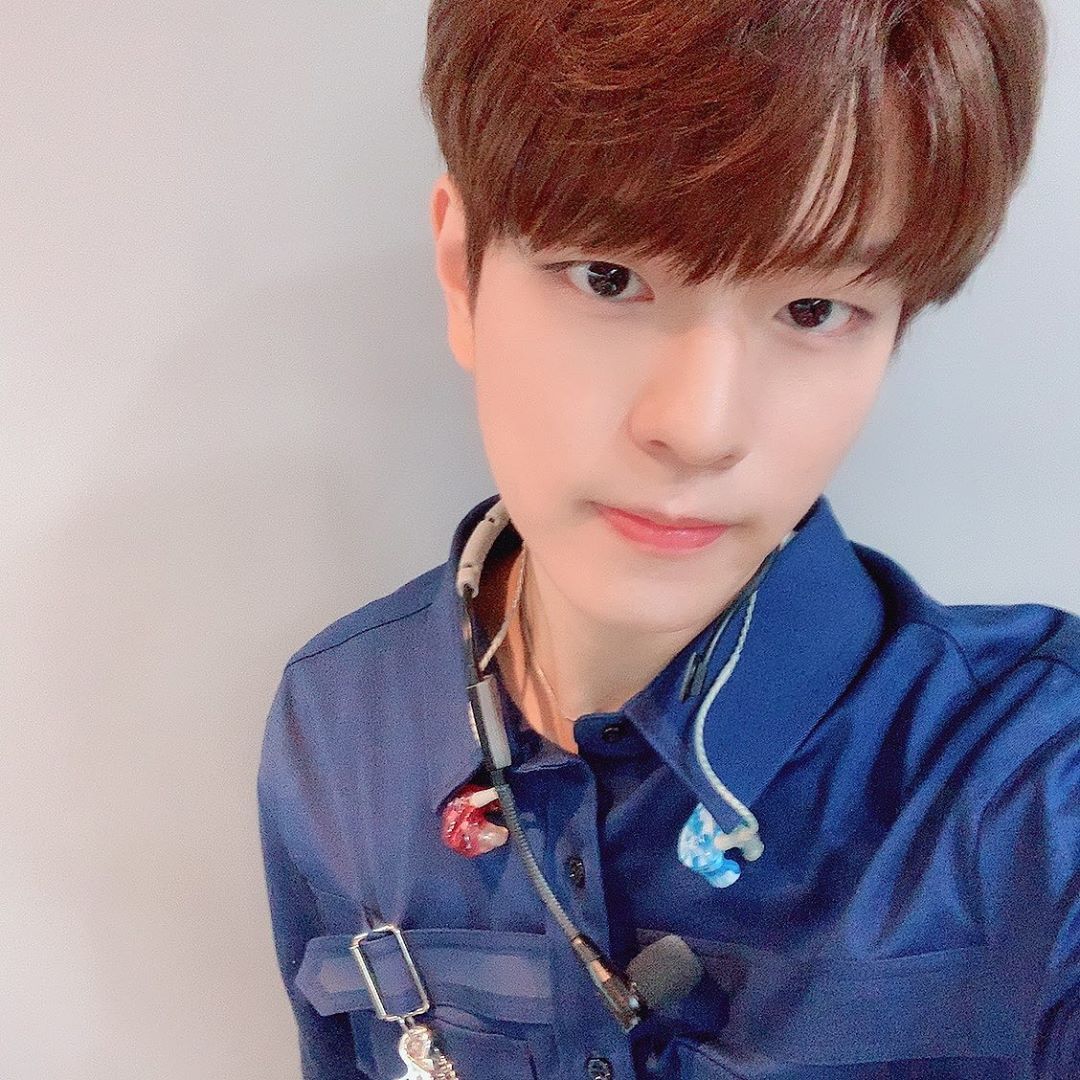 StrayKids_SV's tweet photo. 📷[IG UPDATE] @/realstraykids 19.06.29 
#Seungmin

Trad: "¡¡Gracias de nuevo a aquellos que llegaron temprano por la mañana para vernos y animarnos~~!! ¡¡¡Tengan un buen fin de semana!!! 
#Seungstagram"

@Stray_Kids 
#StrayKids #스트레이키즈
#Clé2_YellowWood
#YouMakeStrayKidsStay https://t.co/0O6CIkKiDW