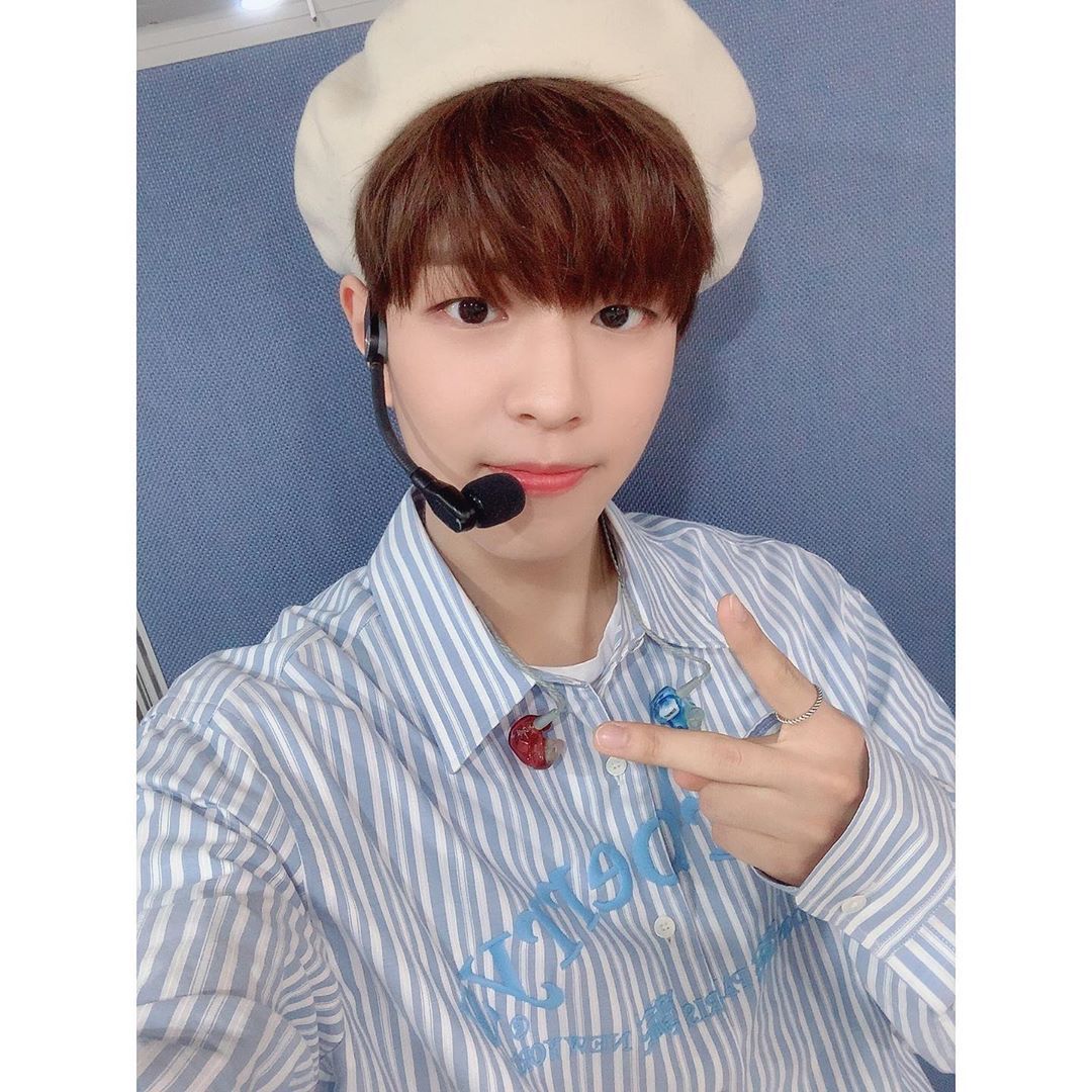 StrayKids_SV's tweet photo. 📷[IG UPDATE] @/realstraykids 19.06.29 
#Seungmin

Trad: "¡¡Gracias de nuevo a aquellos que llegaron temprano por la mañana para vernos y animarnos~~!! ¡¡¡Tengan un buen fin de semana!!! 
#Seungstagram"

@Stray_Kids 
#StrayKids #스트레이키즈
#Clé2_YellowWood
#YouMakeStrayKidsStay https://t.co/0O6CIkKiDW