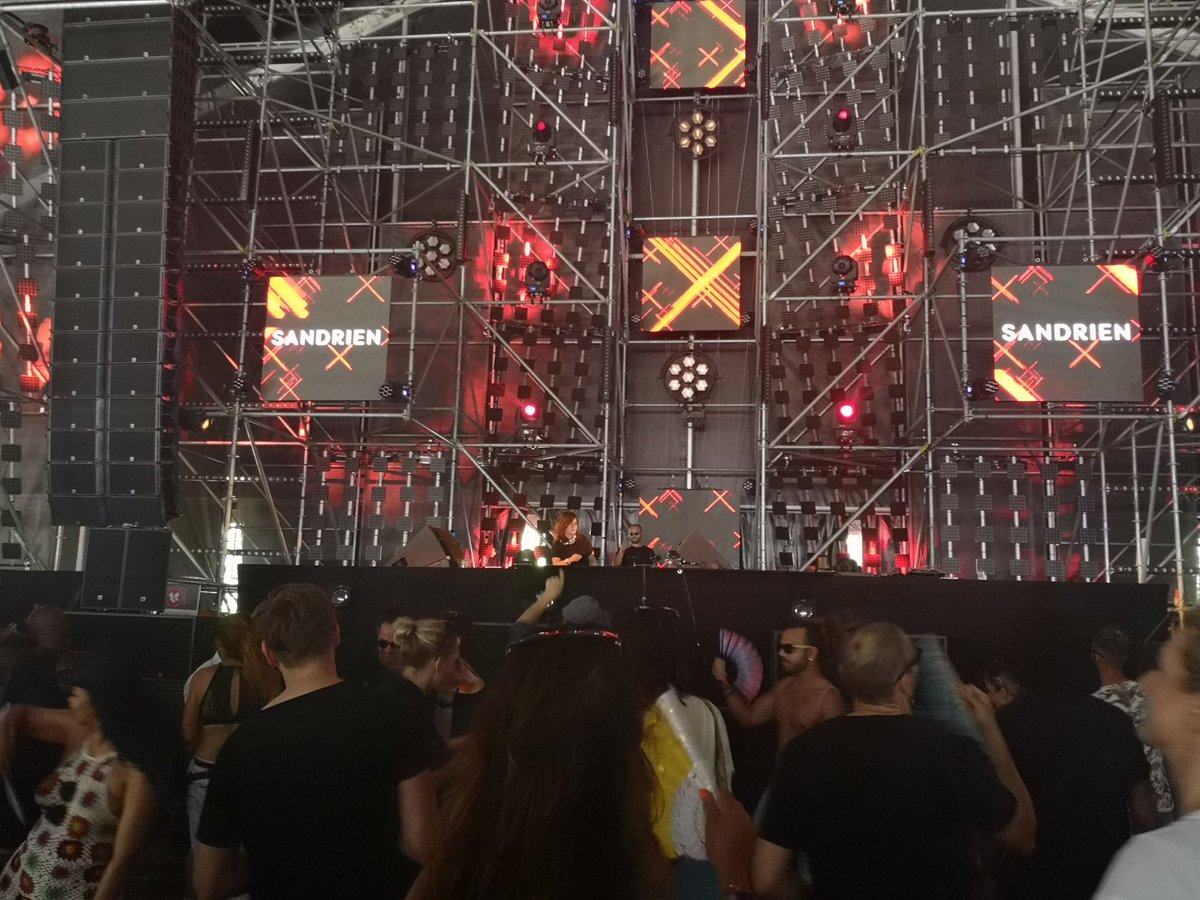 Hilda_winenot's tweet photo. Sandrine is incredible. #Awakefest https://t.co/VPJiHBNBtN