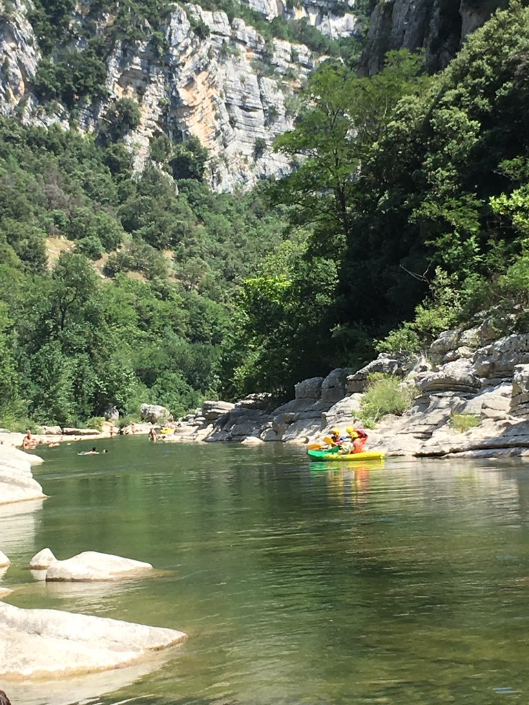 YannMarecProd's tweet photo. Plan #anticanicule. Dans l’#Herault à #Saintbauzille on fuit le monde et les 39 degrés de #Montpellier. Eau à 25 degrés, des canoës pour le sport et des plages à l’ombre et désertes. https://t.co/FPjonvcsN3