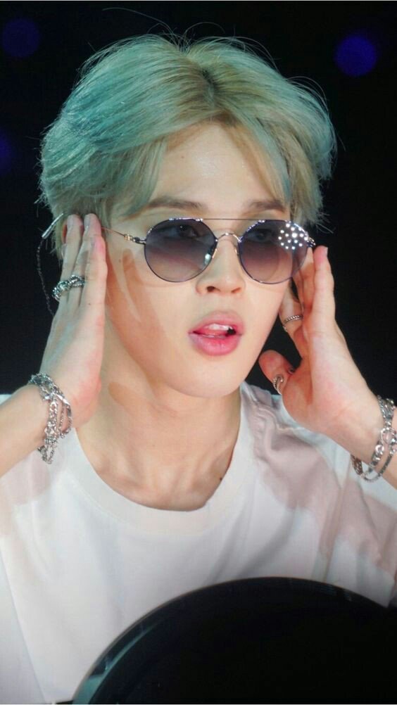 Pics_Bts_twt's tweet photo. Hello💃 I'm back https://t.co/C7uKTwX8Bq