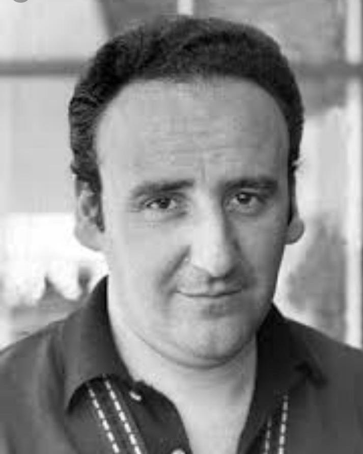 Buen viaje Don Héctor, gran parte de mi infancia lo recuerda. Empezó de canillita, fotógrafo, fundó el diario Crónica y Crónica TV, el Teatro Astros, dos veces canal Once, América, Canal 2. Se va un prócer del espectáculo argentino...