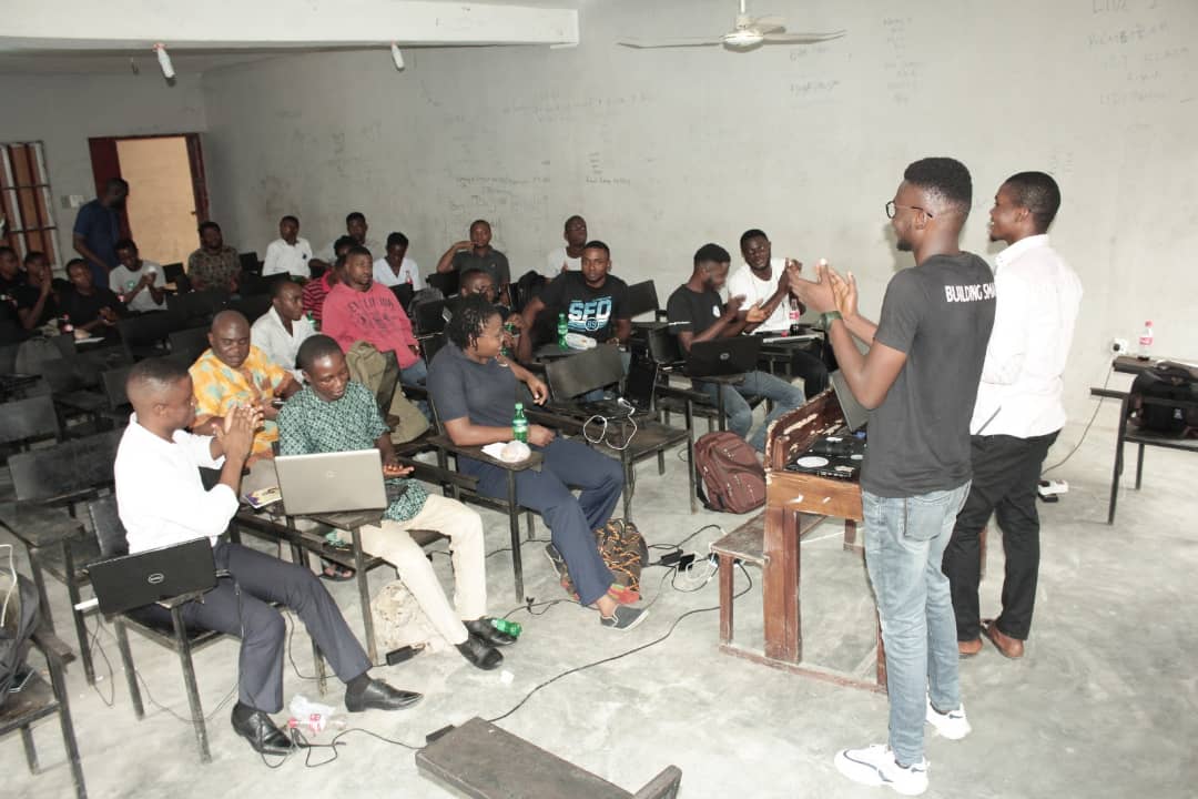 codeMat_'s tweet photo. #TIA
MeetUp 1.0 done
Can't wait for MeetUp2.0
#150DaysOfALC4
#ALCCalabar
#calabarALC
#techInCalabar
#Growwithgoogle
#ALCwithGoogle
#MobileWeb
@andela_alc
@Andela_Nigeria
@googleafrica
@pluralsight
@auwalms
@godswillokokon https://t.co/Yah8IvhqWi