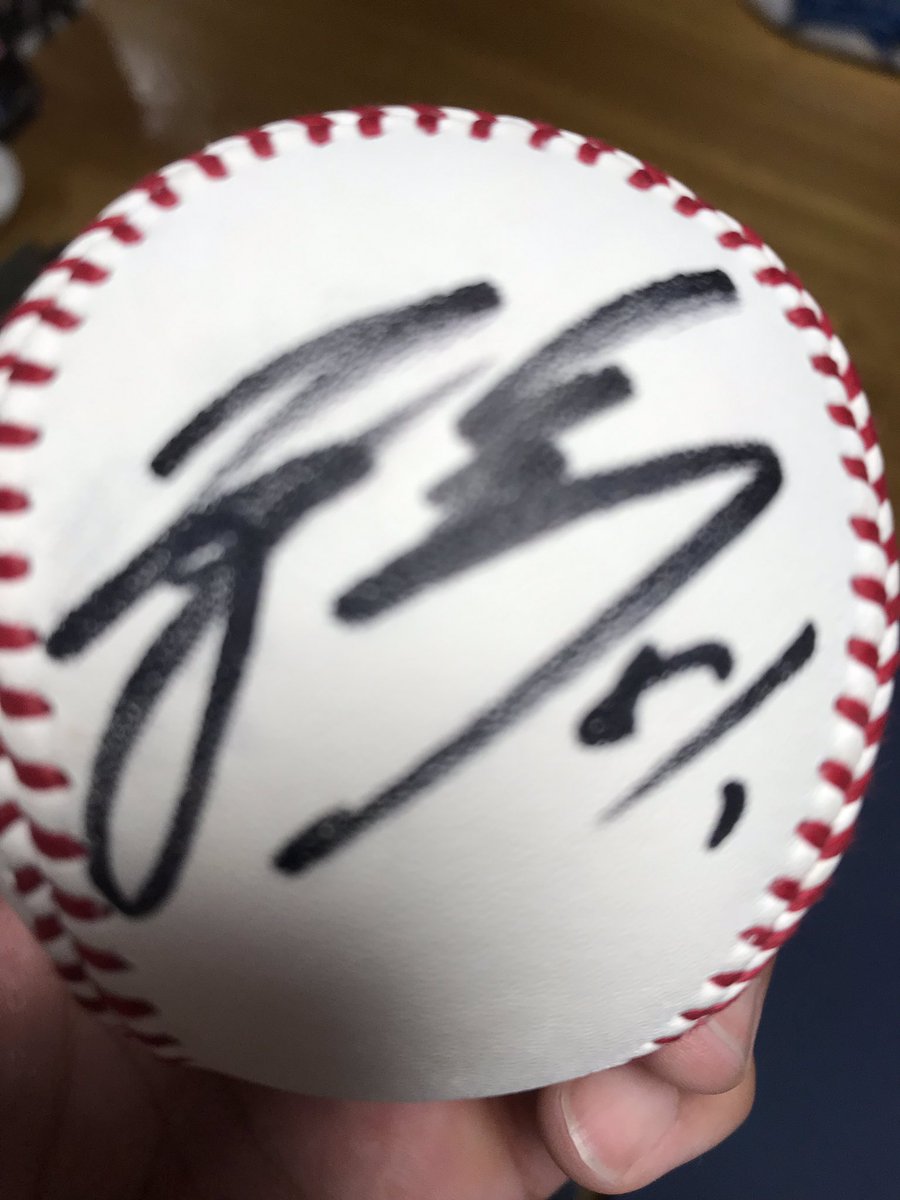 ohdai51's tweet photo. 宮崎のヒットでサヨナラ勝ち！
現地ベイホー

そして宮崎のサインボールゲット⤴︎⤴︎
最高です‼️

これからもずっと応援します🙇‍♂️

#宮崎敏郎
#51 https://t.co/YpRc4eQuln