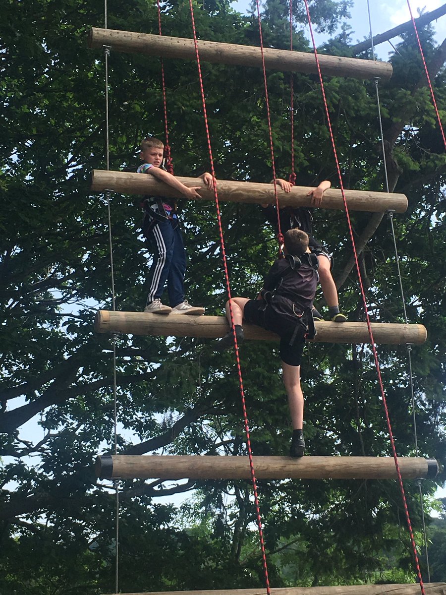 CefnPrimaryAC's tweet photo. Great teamwork by the boys to complete the Jacobs ladder. Needed a lot of strength, courage and teamwork 💪#ambitiouscapablelearners @CefnPrimarySJW @CefnPrimary @cefnprimarysd https://t.co/Si3FQ9CLLi