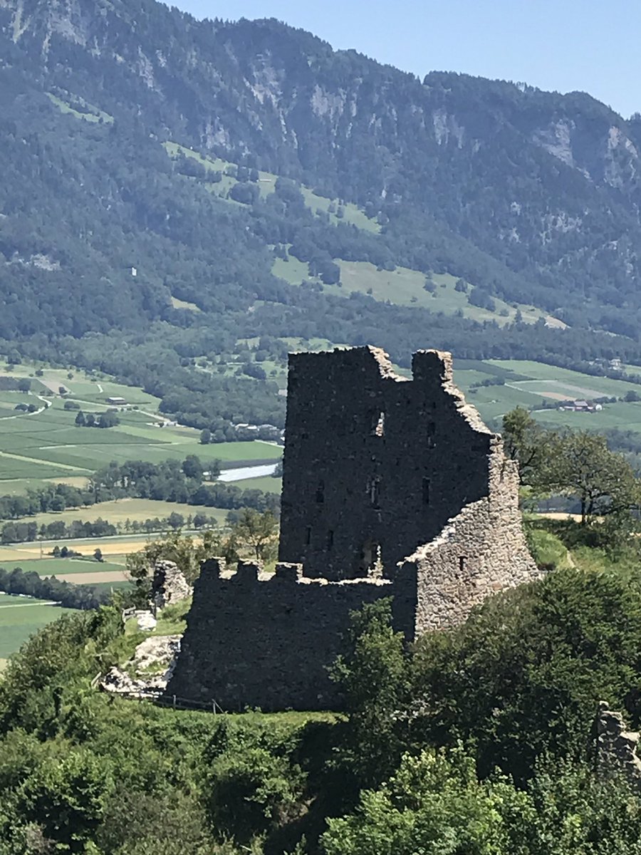 chica_twopatch's tweet image. Aussicht von Schloss #Wartensteim #Pfäfers #StGallen #Sarganserland #Schweiz