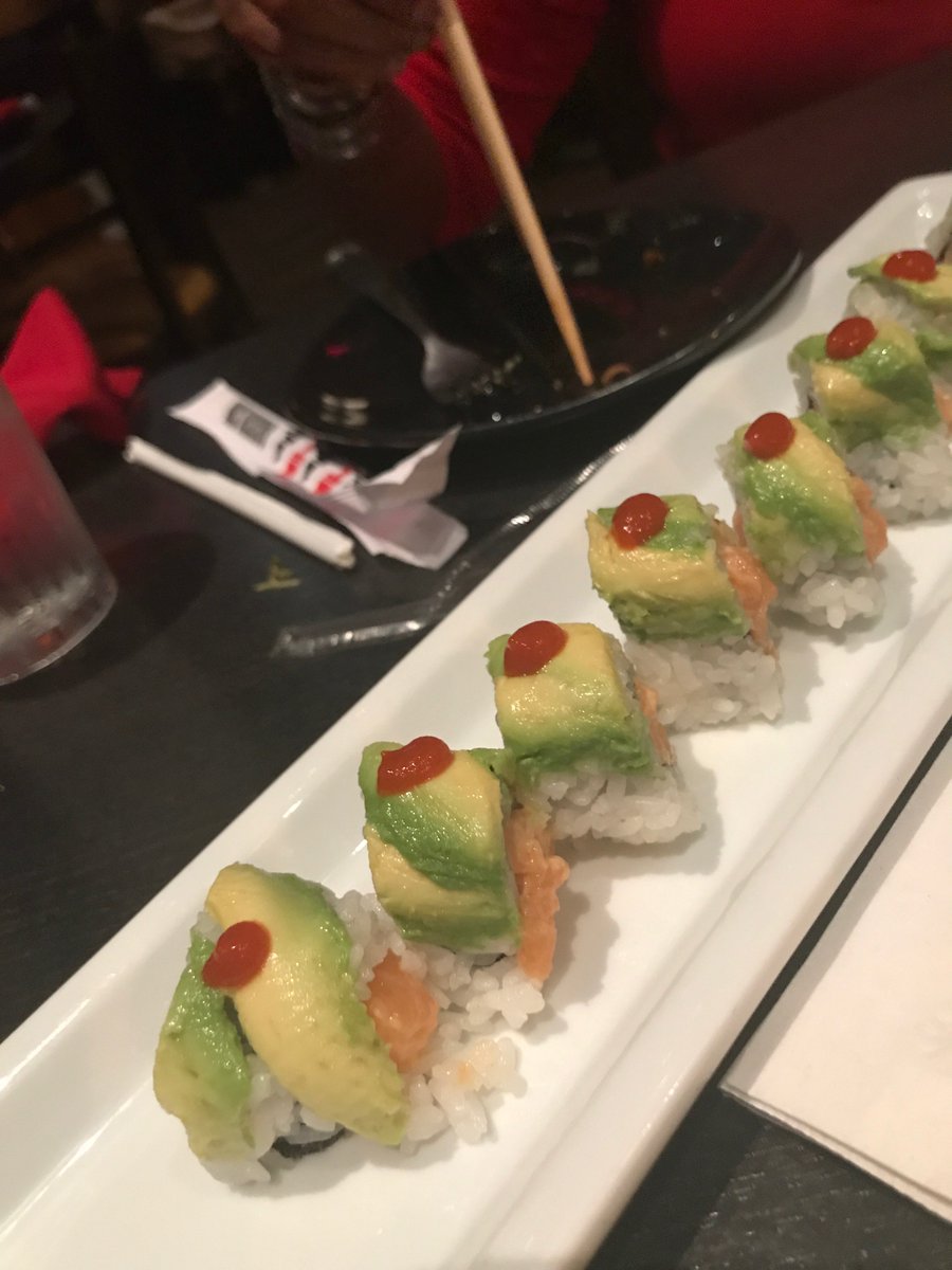 VanessaRiley's tweet photo. The Zonie Roll at @RAsushi Perfection--white tray, avocado enveloping spicy salmon and cucumber topped with a red dollop of Sriracha. I treat myself with pretty food. That's my comfort. What is your favorite treat or comfort food? #Foodies #WritingCommunity #celebratinggoals https://t.co/cqZVYdQsO1
