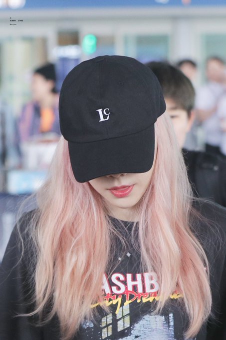 [PHOTO] 190628 Taeyeon @ Incheon Airport D-PFBSkU8AAf31z?format=jpg&name=small