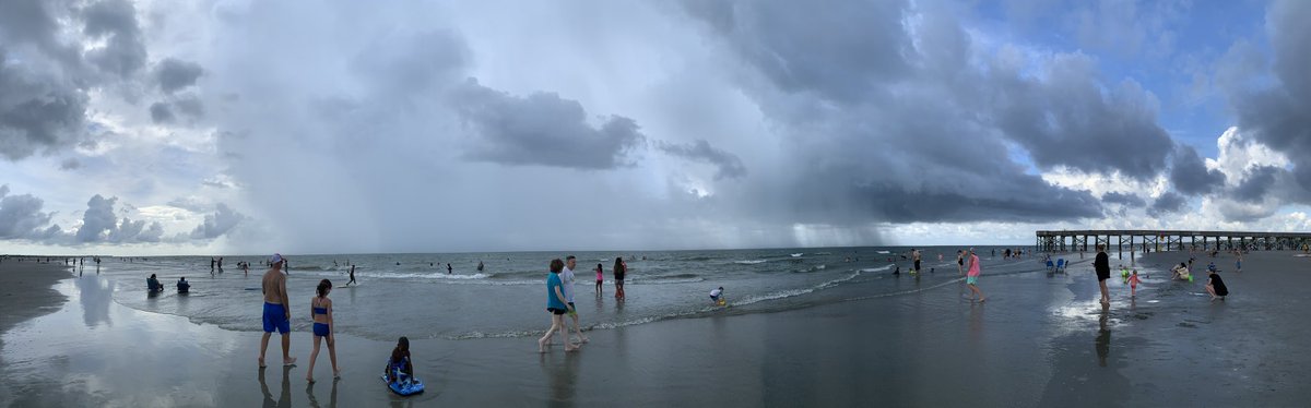 offlede's tweet photo. Storm off Isle of Palms County Park approaching shore. Might clip us here with some rain. Quite cooler already. Now lightning. Time to leave. #chs #chswx @NWSCharlestonSC https://t.co/Uh5Ns6UPKF
