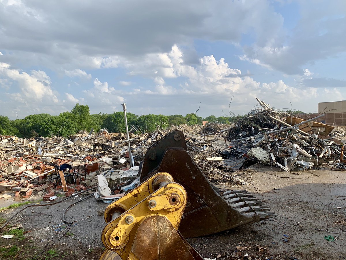 StellarStefan's tweet photo. Coronado Middle School is really gone. This was the school where I spent the first six years of my teaching career. 💚💛
Yes, I cried. #RidingOffIntoTheSunset 🐎 🐎🐎🐎🐎🐎🐎 https://t.co/1Ez80A3NdD